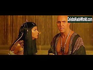 Patricia Velasquez in Mummy (1999) 16