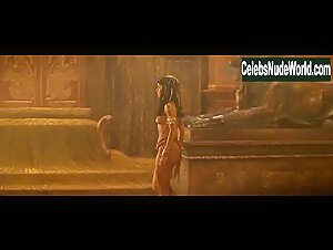 Patricia Velasquez in Mummy (1999) 4