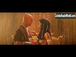 Patricia Velasquez in Mummy (1999) 5