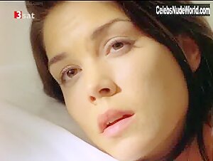 Paula Trickey in A Kiss Goodnight (1994) 20