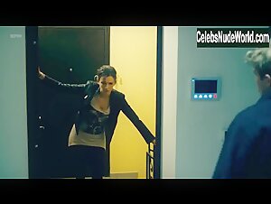 Paulina Andreeva in Metod (series) (2015) 1