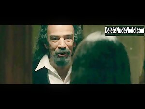 Paulina Gaitan in Eddie Reynolds y Los Angeles de Acero (2014) 1