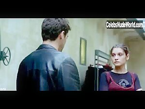 Paz Vega hot scene in Novo (2002) 14
