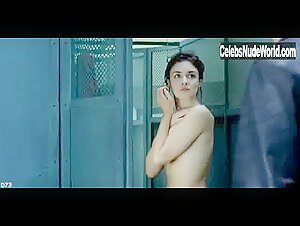 Paz Vega hot scene in Novo (2002) 2