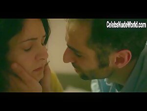 Pegah Ferydoni in Die defekte Katze (2018) 17