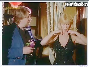 Peggy Trentini in Vice Girls (1997) 1