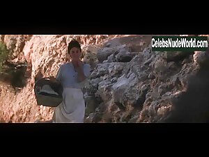 Penelope Cruz Kissing , Outdoor in Captain Corelli's Mandolin (2001) 12