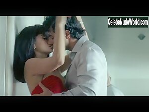 Penelope Cruz nude , boobs scene in Elegy (2008) 10