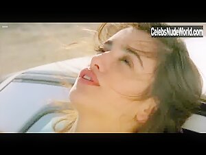 Penelope Cruz in Jamon, jamon (1992) 8