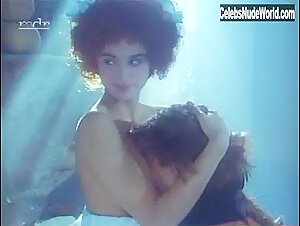 Penelope Cruz in Serie rose (series) (1986) 17