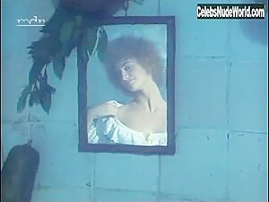 Penelope Cruz in Serie rose (series) (1986) 2
