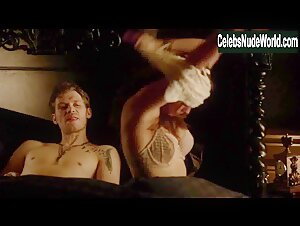 Phoebe Tonkin in Vampire Diaries (series) (2009) 15