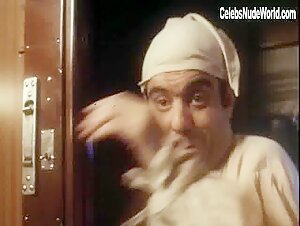 Pilar Alcon in Aqui huele a muerto... (1990) 5