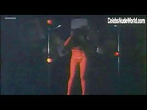 Pilar Velazquez in Sesso in testa (1974) 1
