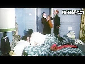 Pilar Velazquez in Sesso in testa (1974) 14