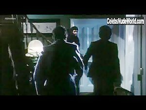 Pilar Velazquez in Sesso in testa (1974) 18