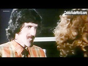 Pilar Velazquez in Sesso in testa (1974) 9
