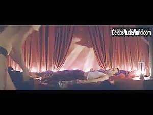 Piper Perabo nude , on top scene  in Looper (2012) 5