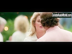 Rachael Taylor nude, bathtub scene in Gold (2016) 10