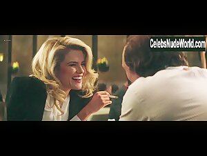 Rachael Taylor nude, bathtub scene in Gold (2016) 7