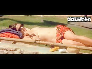 Rachel Weisz in Stealing Beauty (1996) 1