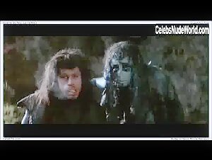 Rae Dawn Chong Blonde , Nipple in La guerre du feu (1981) 2