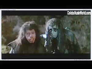 Rae Dawn Chong Blonde , Nipple in La guerre du feu (1981) 3