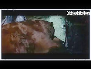 Rae Dawn Chong Blonde , Nipple in La guerre du feu (1981) 7