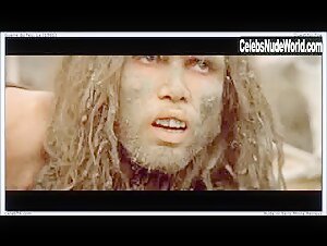 Rae Dawn Chong Outdoor , Messy in La guerre du feu (1981) 13