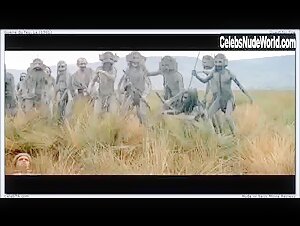 Rae Dawn Chong Outdoor , Vintage in La guerre du feu (1981) 17