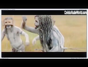 Rae Dawn Chong Outdoor , Vintage in La guerre du feu (1981) 7