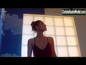 Rafaela Mandelli in Intimidade Entre Estranhos (2018) 13