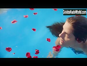 Rafaela Mandelli in Intimidade Entre Estranhos (2018) 4