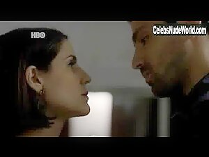 Rafaela Mandelli Brunette , Kissing in O Negocio (series) (2013) 3