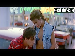 Raquel Bianca boobs , Nipple in Huevos de oro (1993) 14