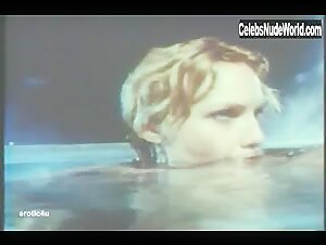 Rebecca Brooke Pool , Butt in Les mille et une perversions de Felicia (1975) 17