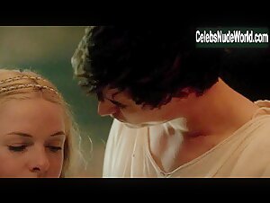 Rebecca Ferguson in White Queen (series) (2013) 10