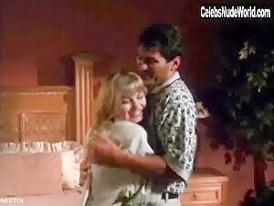 Rena Riffel Blonde , Kissing in Singapore Sling (2000) 5