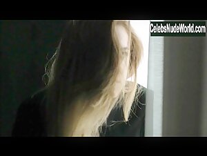 Riley Keough Butt , Stocking in Girlfriend Experience (series) (2016) 4