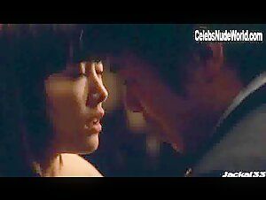 Rinko Kikuchi nude , small boobs scene in Babel (2006) 17