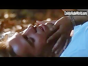 Roberta Vasquez in Do or Die (1991) 19