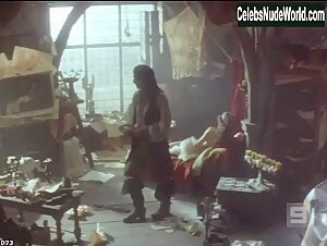 Robin Wright Costume , Explicit in Moll Flanders (1996) 17
