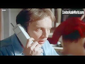 Romane Bohringer in L'appartement (1996) 17