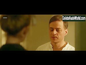 Rosalinde Mynster in I krig og kaerlighed (2018) 15