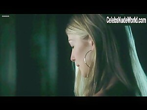 Rosamund Pike in Fugitive Pieces (2007) 14