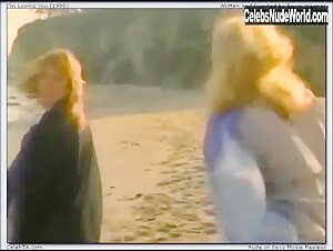 Rosanna Arquette Outdoor , Blonde in I'm Losing You (1998) 6