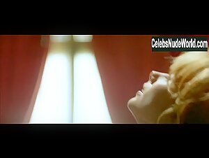 Rosanna Arquette Blonde , Explicit in Le grand bleu (1988) 4