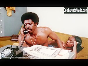 Rosanne Katon in Swinging Cheerleaders (1974) 8