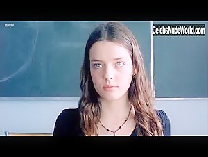 Roxane Mesquida Cleavage , boobs in Sexes tres opposes (2002) 2