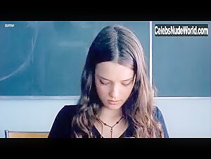 Roxane Mesquida Cleavage , boobs in Sexes tres opposes (2002) 7